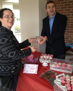 chris eggersman sells cupcakes